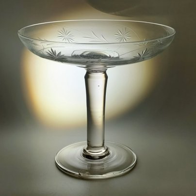 Ваза на ножке (фруктовница) с резным цветочным декором, стекло, резьба, СССР, 1970-1990 гг.