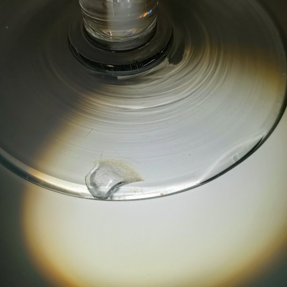 Ваза на ножке (фруктовница) с резным цветочным декором