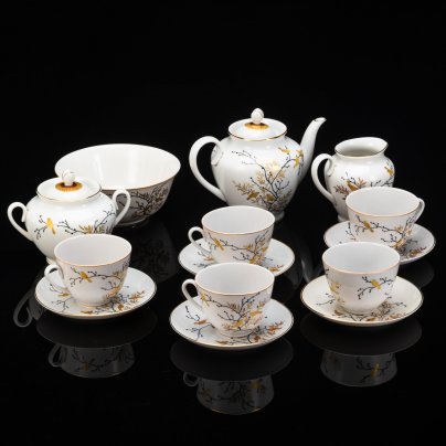 Чайный сервиз "Птички на ветках"(?) на 5 персон (14 предметов), автор  росписи предположительно Л.И. Лебединская, автор формы "Весенняя" С.Е. Яковлева, фарфор, роспись, золочение, цировка, Ленинградский фарфоровый завод (ЛФЗ), СССР, 1960-1980 гг.