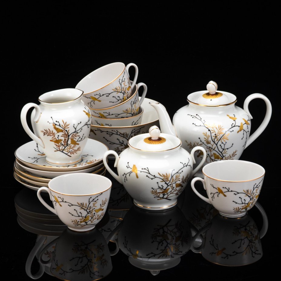 Чайный сервиз "Птички на ветках"(?) на 5 персон (14 предметов), автор  росписи предположительно Л.И. Лебединская, автор формы "Весенняя" С.Е. Яковлева, фарфор, роспись, золочение, цировка, Ленинградский фарфоровый завод (ЛФЗ), СССР, 1960-1980 гг.