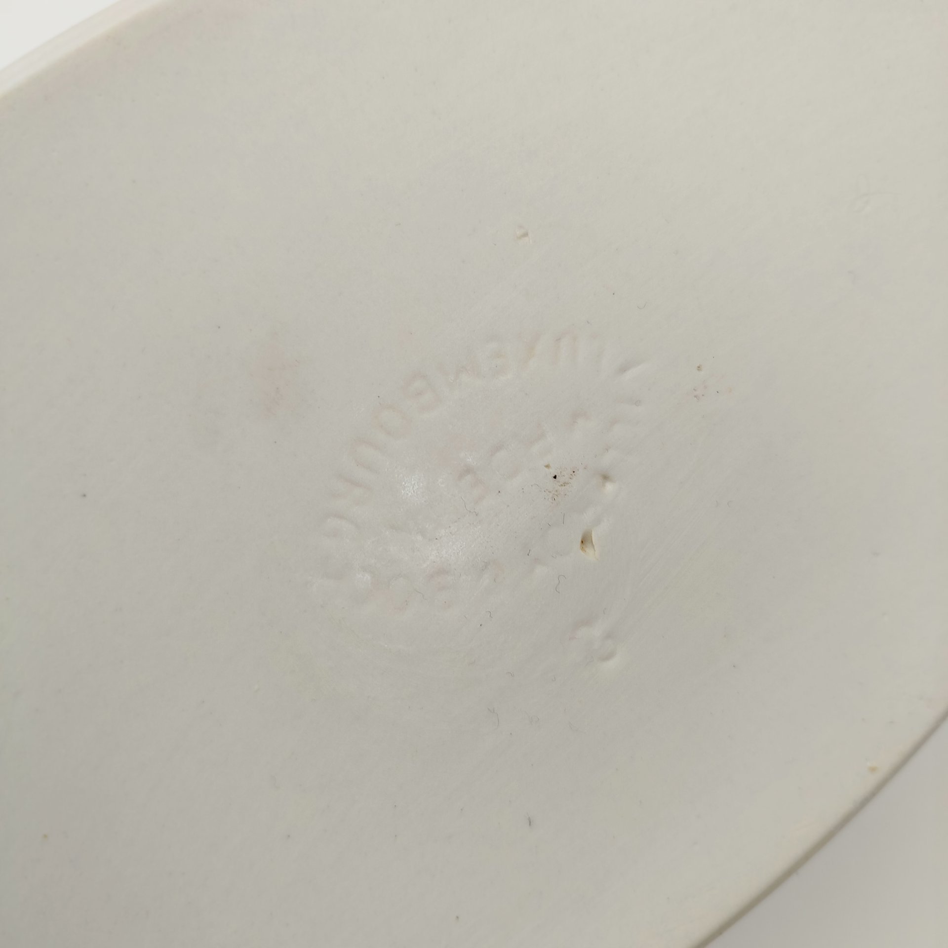 Блюдо для подачи горячих блюд/ (террина), украшенное изображением овощей, фруктов, орехов и ягод, фаянс, деколь, Villeroy & Boch, Люксембург, 1990-2010 гг.