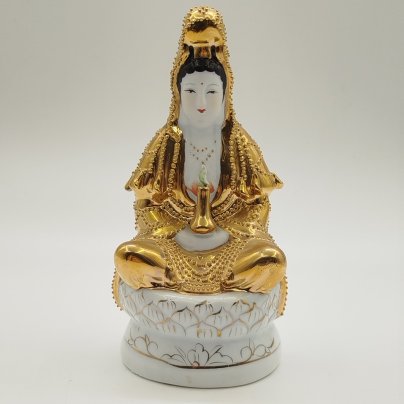 Статуэтка "Богиня милосердия Бодхисаттва Гуань Инь" (Гуаньинь), фарфор, роспись, золочение, Китай, 1970-1990 гг.
