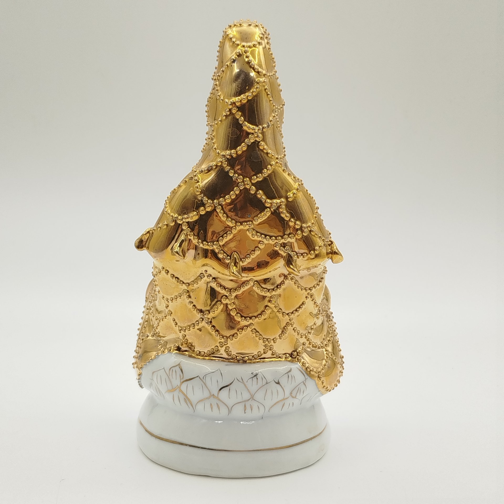 Статуэтка "Богиня милосердия Бодхисаттва Гуань Инь" (Гуаньинь), фарфор, роспись, золочение, Китай, 1970-1990 гг.