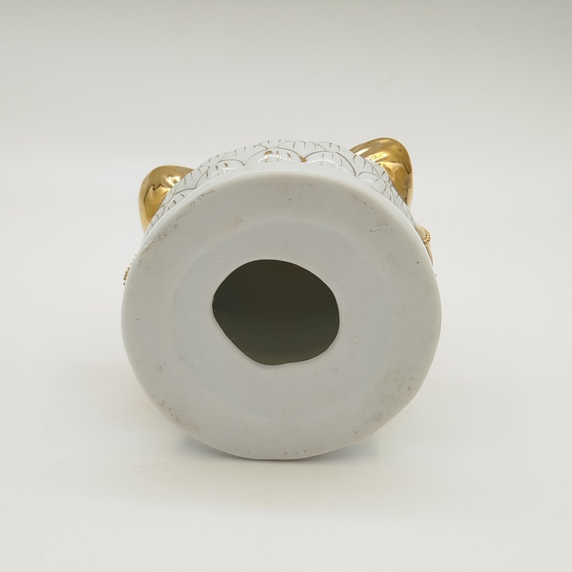 Статуэтка "Богиня милосердия Бодхисаттва Гуань Инь" (Гуаньинь), фарфор, роспись, золочение, Китай, 1970-1990 гг.