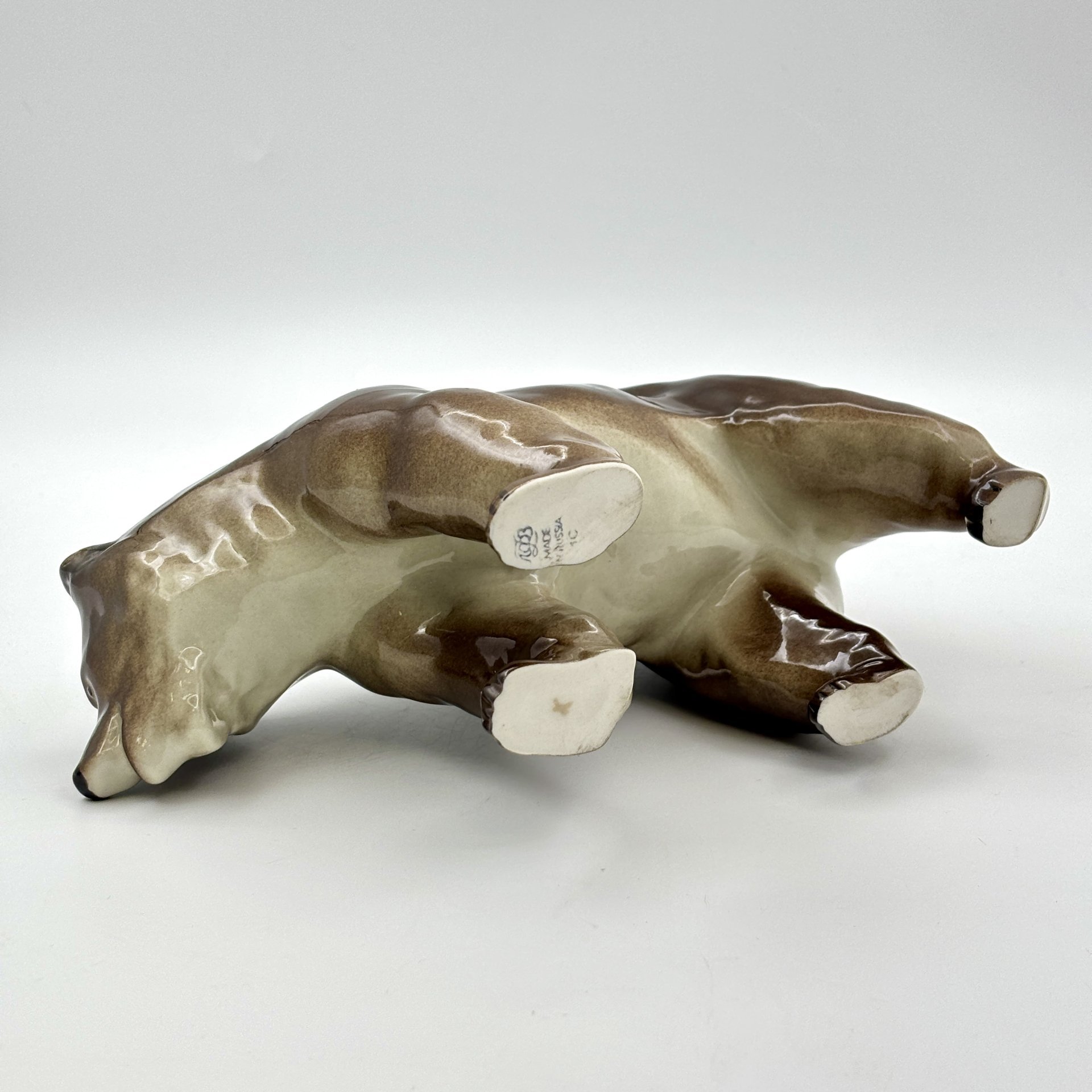 Статуэтка "Бурый медведь", фарфор, аэрография, Ленинградский фарфоровый завод (ЛФЗ), Россия, 1991-2005 гг.