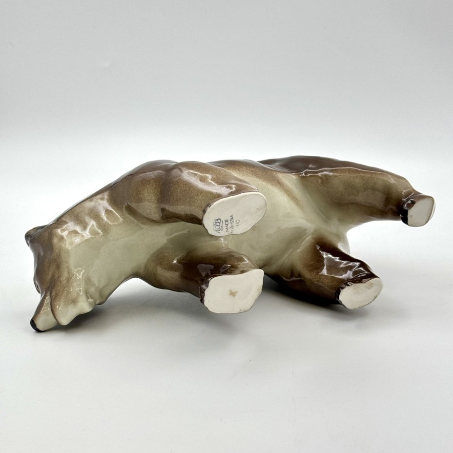 Статуэтка "Бурый медведь", фарфор, аэрография, Ленинградский фарфоровый завод (ЛФЗ), Россия, 1991-2005 гг.