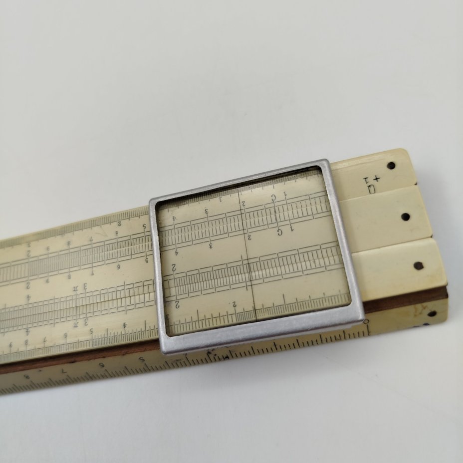 Линейка логарифмическая в оригинальном кофре