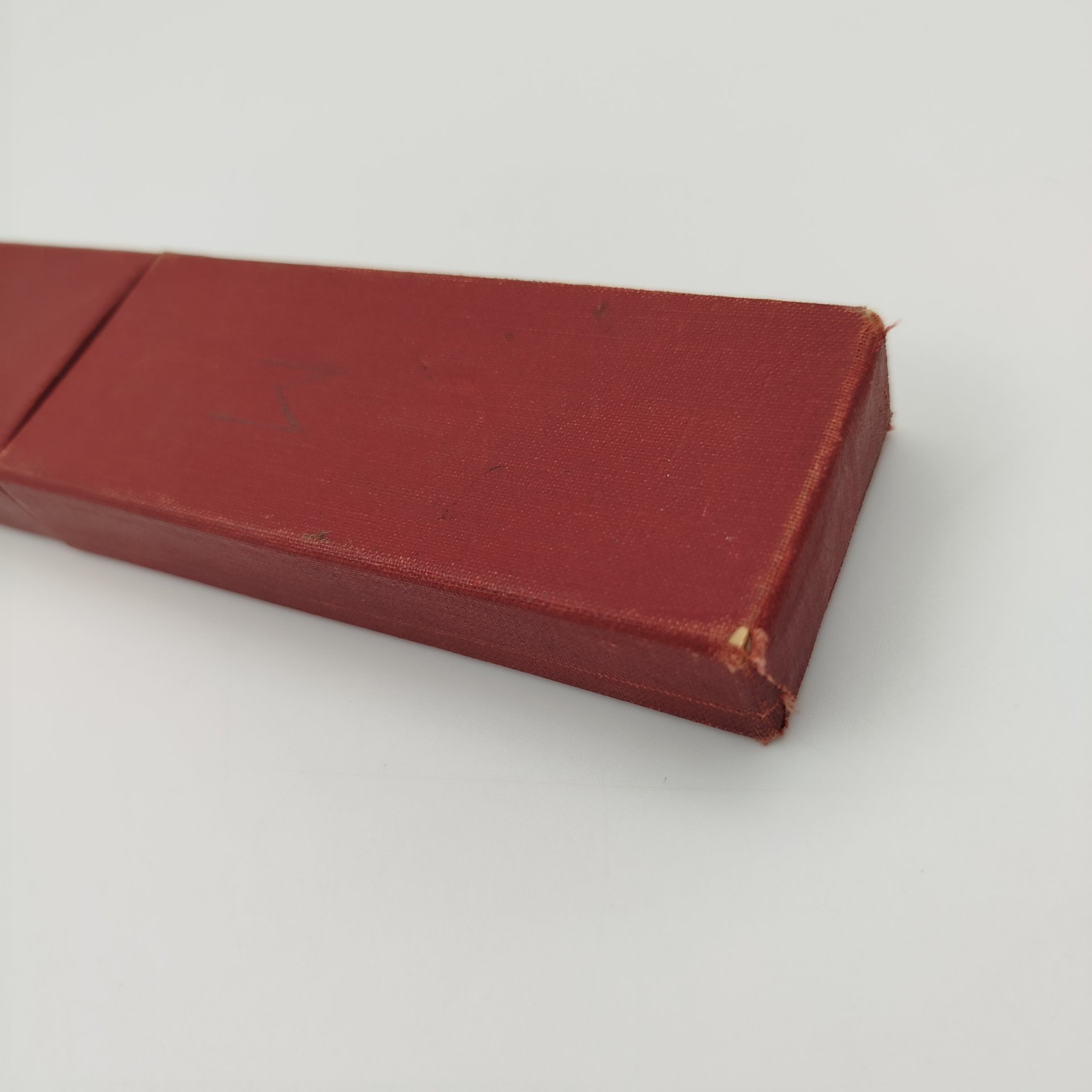 Линейка логарифмическая в оригинальном кофре, дерево, картон, полимерный материал, 1930-1937 гг.