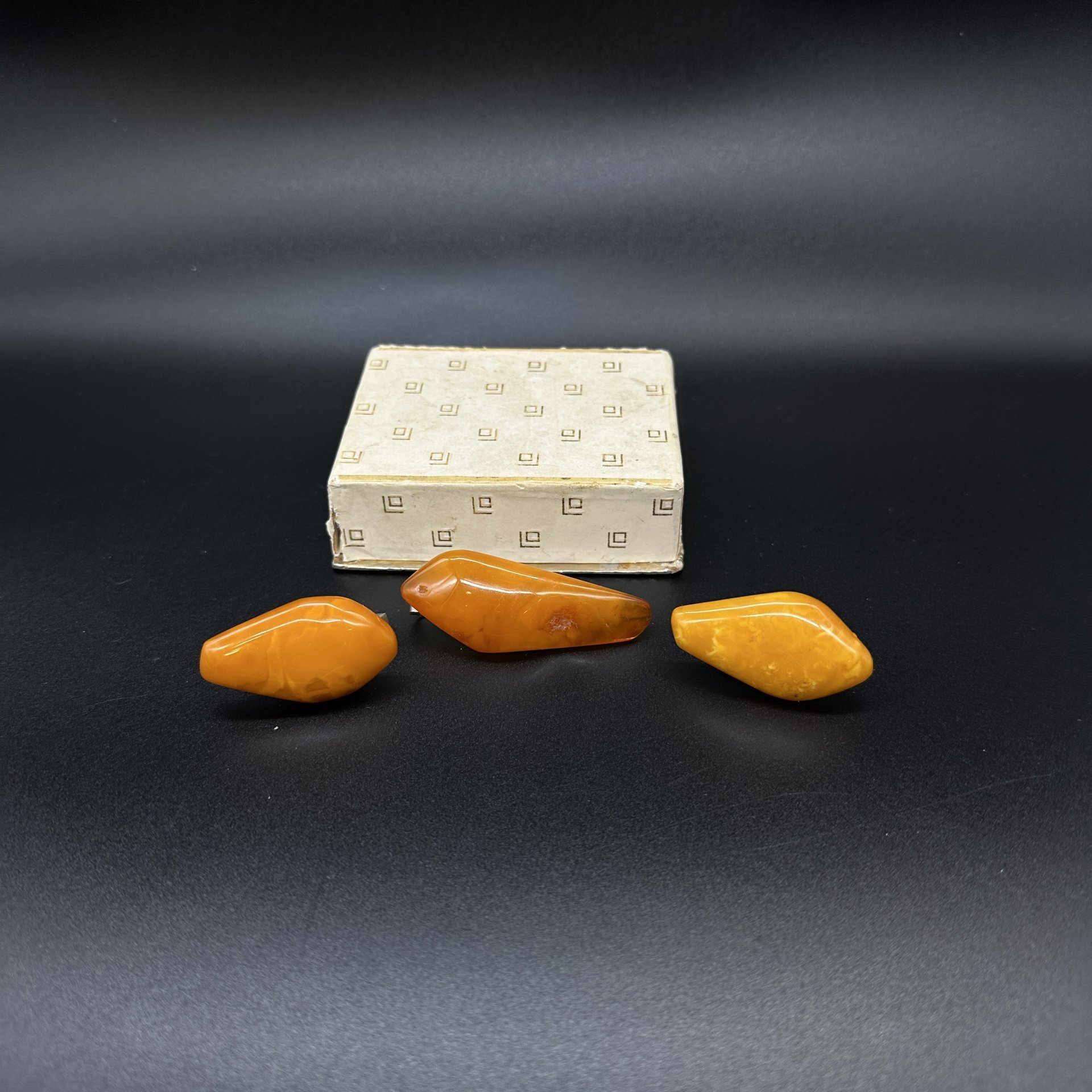Набор мужской (запонки и брошь), янтарь, металл, СССР, 1960-1990 гг.