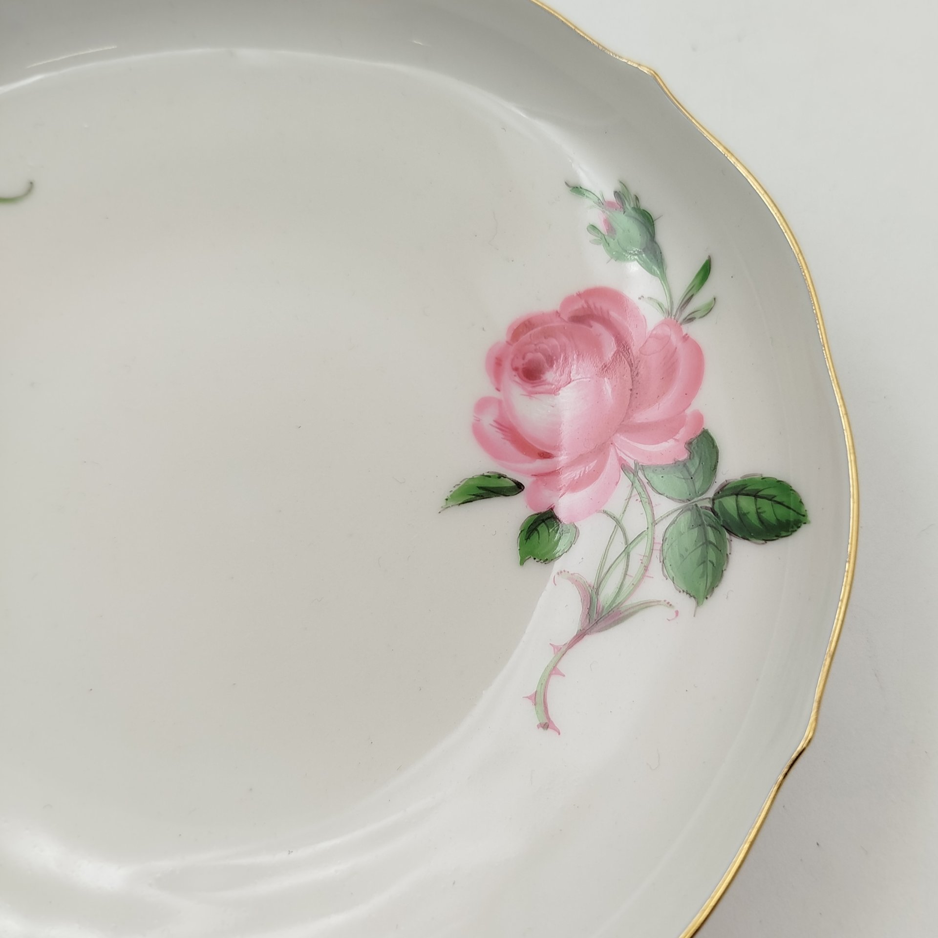 Блюдце "Мейсенская роза", фарфор, роспись, золочение, Meissen (Мейсенский фарфор), Германия, 1956 г.