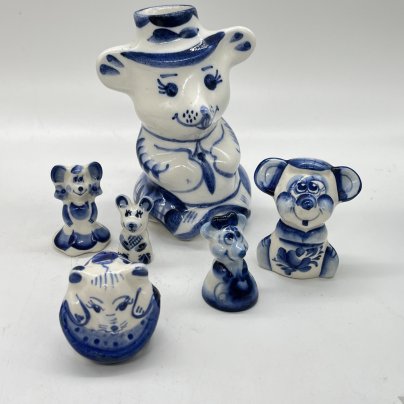 Набор из 6 статуэток "Мыши" (подбор), Гжель, фарфор, роспись, Россия, 1990-2010 гг.