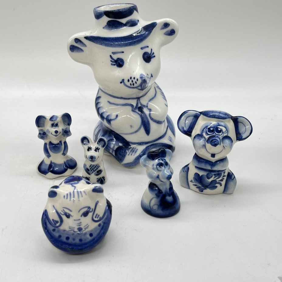 Набор из 6 статуэток "Мыши" (подбор), Гжель, фарфор, роспись, Россия, 1990-2010 гг.