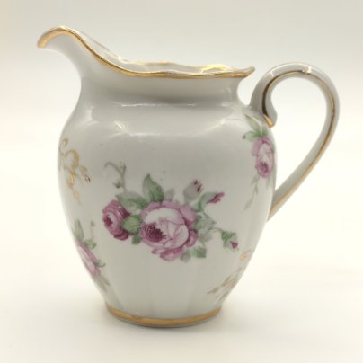 Молочник, украшенный изображением роз, фарфор, деколь, золочение, Дмитровский фарфоровый завод (ДФЗ Вербилки), СССР, 1954-1965 гг.