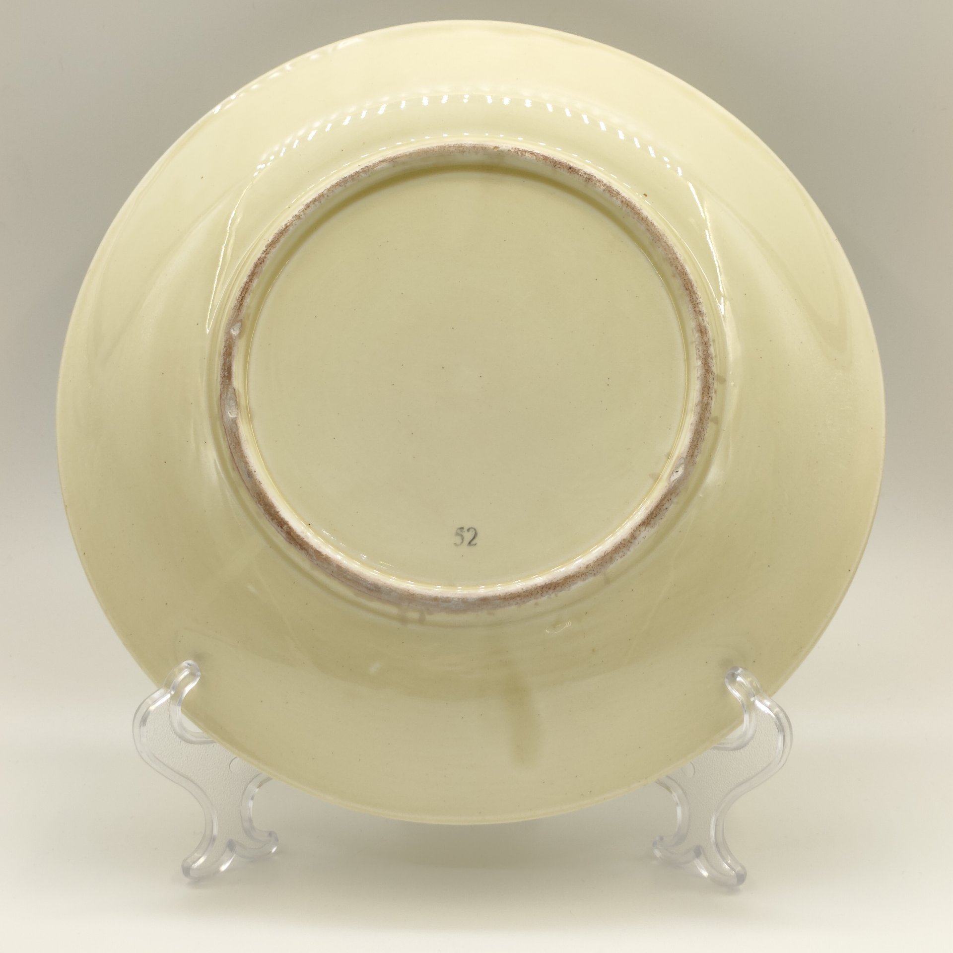 Блюдо с рельефным декором "Желуди", фаянс, роспись, Конаковский фаянсовый завод им. М.И. Калинина (ЗиК Конаково), СССР, 1950-1970 гг.