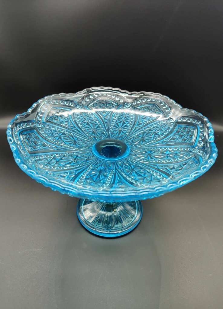 Ваза на ножке (фруктовница), украшенная рельефным декором, Стеклозавод «Неман»