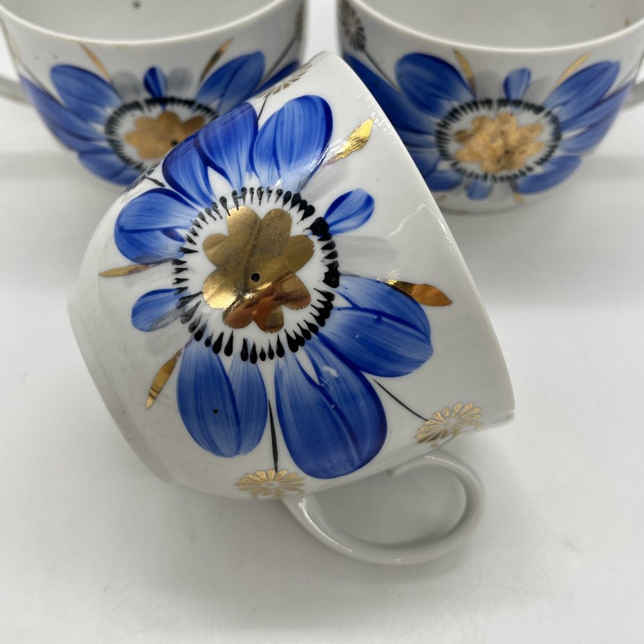 Набор из 3 кружек с расписным цветочным декором, фарфор, роспись, золочение, Барановский фарфоровый завод, СССР, 1970-1991 гг.