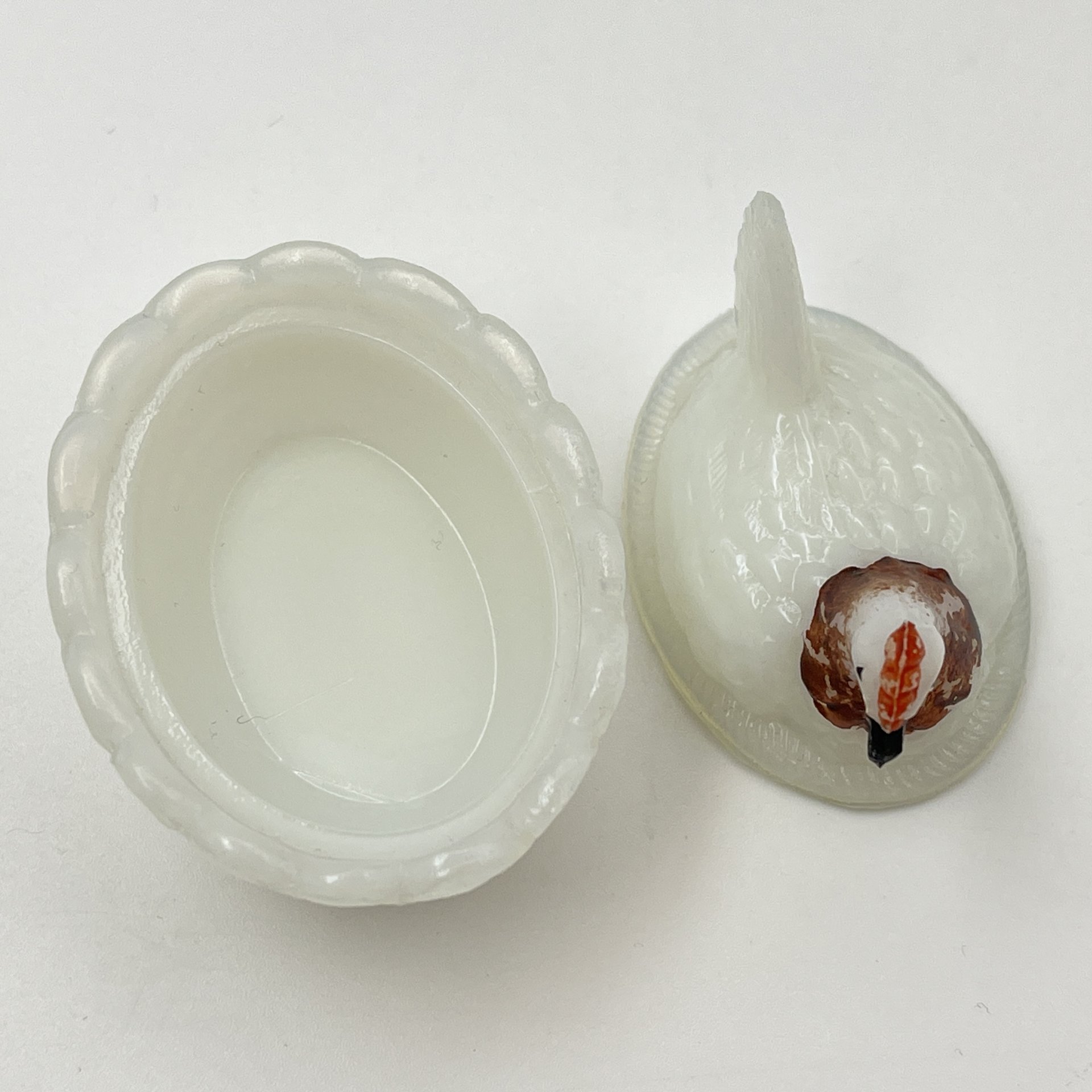 Солонка в форме курицы в гнезде