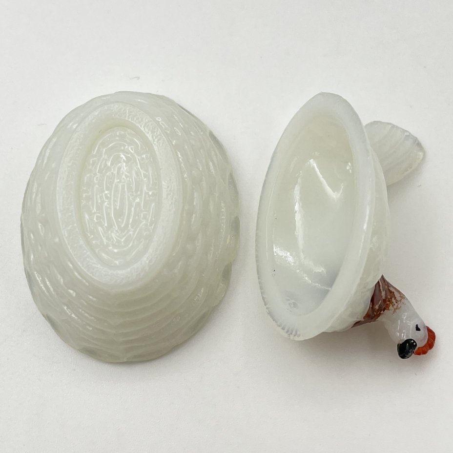 Солонка в форме курицы в гнезде