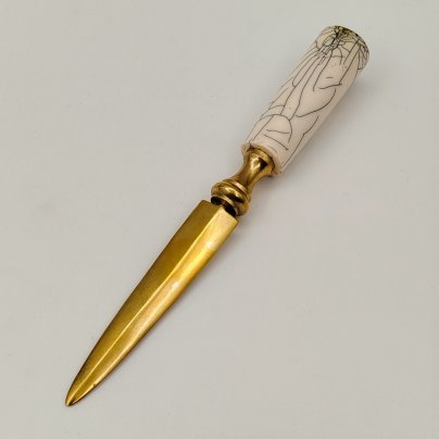 Нож эпистолярный золотистого цвета