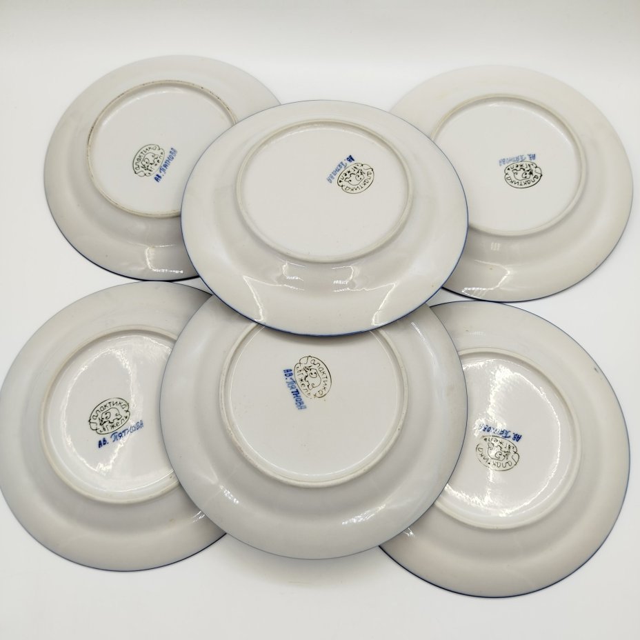 Набор из 6-ти десертных тарелок с цветочным декором, ав. Пятнова, фарфор, роспись, Гжельская фарфоровая мануфактура «Галактика», Российская Федерация, 1991-2015 гг.