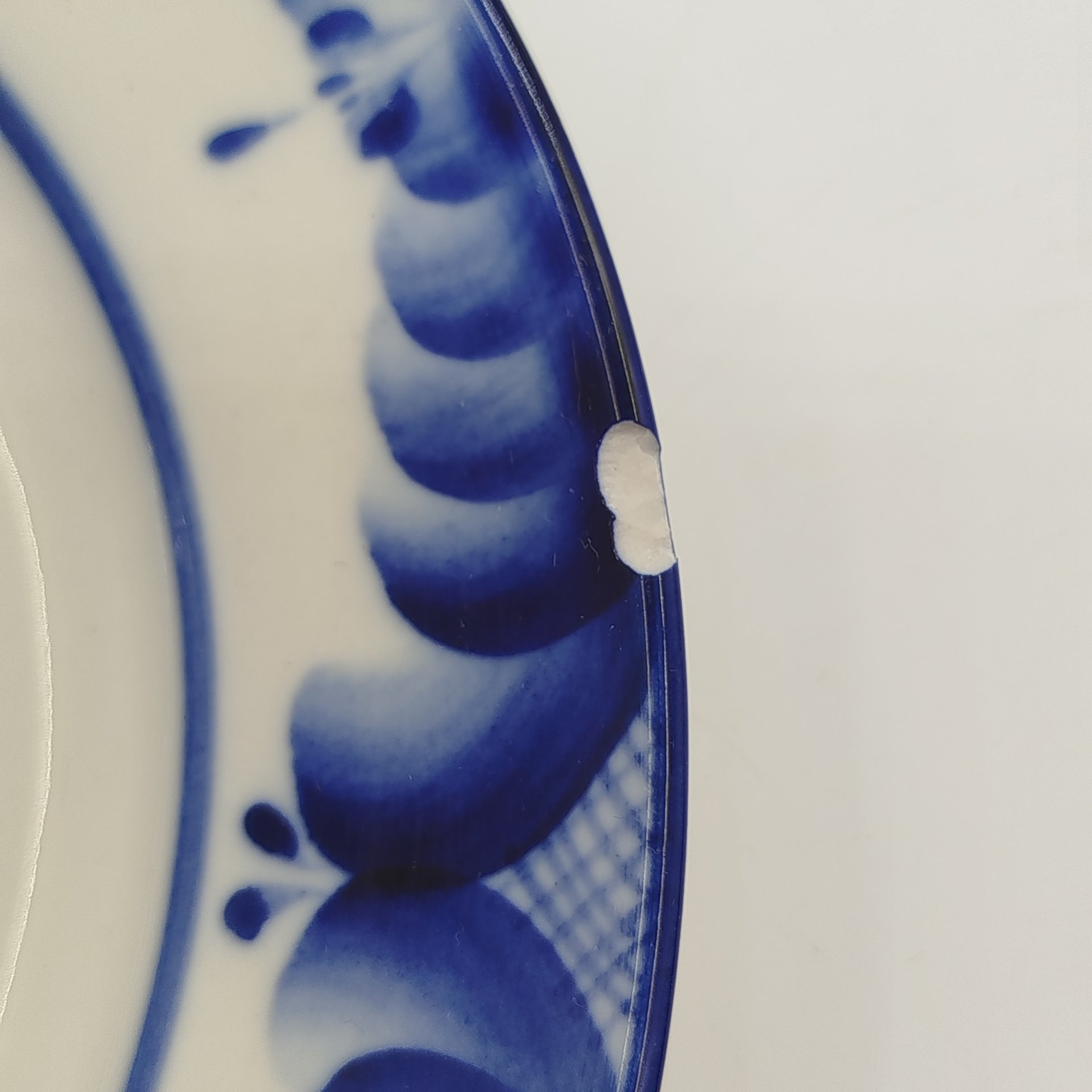 Набор из 6-ти десертных тарелок с цветочным декором, ав. Пятнова, фарфор, роспись, Гжельская фарфоровая мануфактура «Галактика», Российская Федерация, 1991-2015 гг.