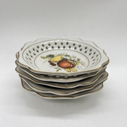 Набор из 5 блюдец с прорезным бортом "Фрукты", фарфор, деколь, золочение, Китай, 1970-2000 гг.