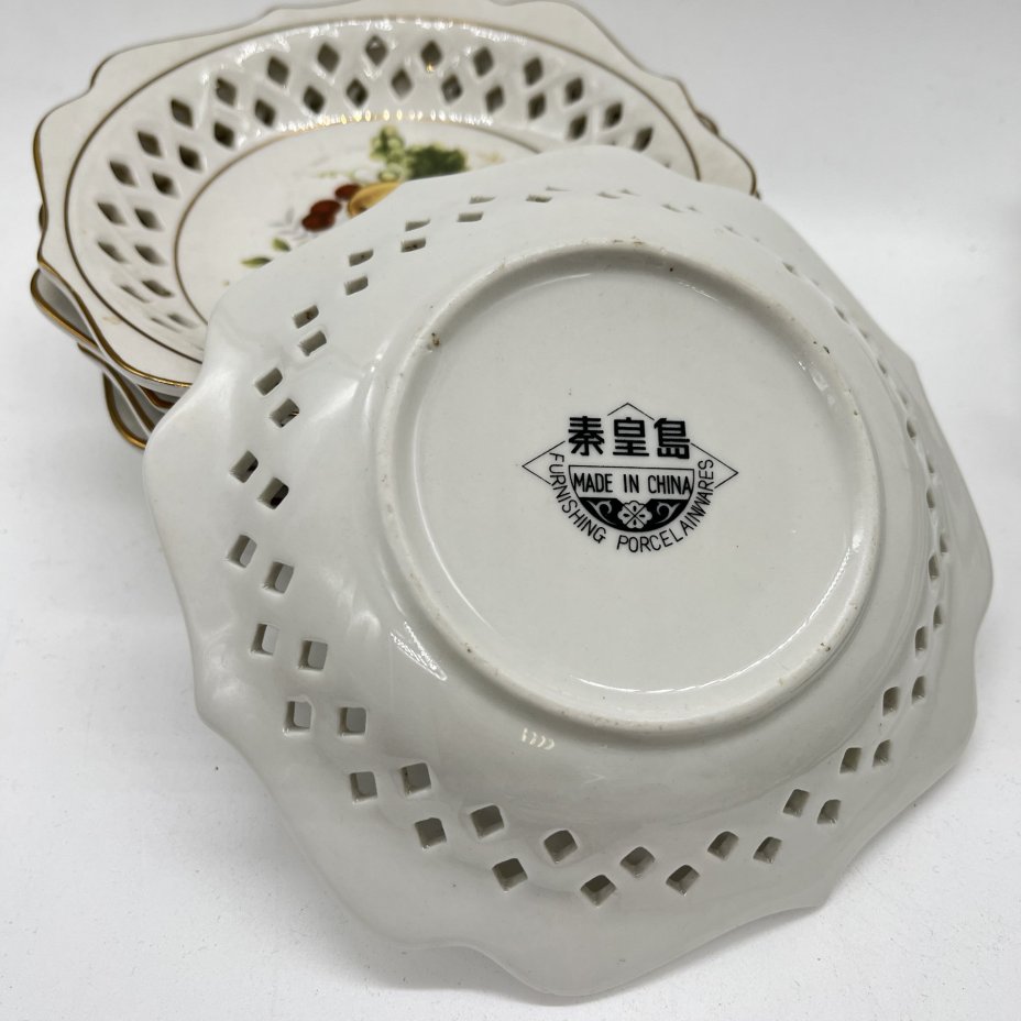 Набор из 5 блюдец с прорезным бортом "Фрукты", фарфор, деколь, золочение, Китай, 1970-2000 гг.