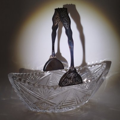 Конфетница в форме ладьи с ручкой