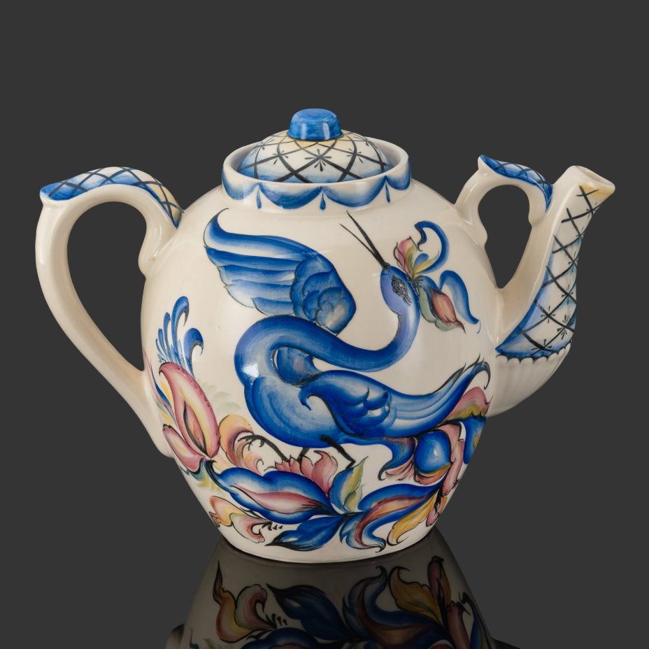 Чайник декоративный с изображением фантастических птиц, автор росписи Е. Лихневская, фаянс, роспись, Российская Федерация, 1990-2010 гг.