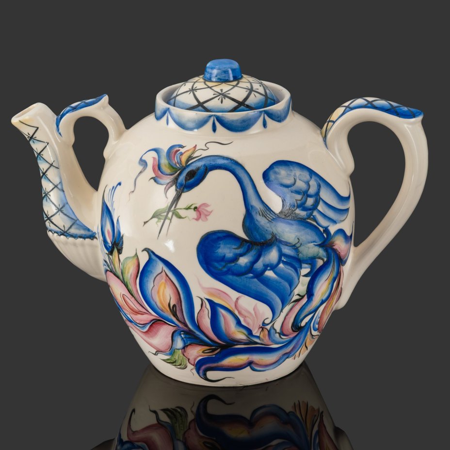 Чайник декоративный с изображением фантастических птиц, автор росписи Е. Лихневская