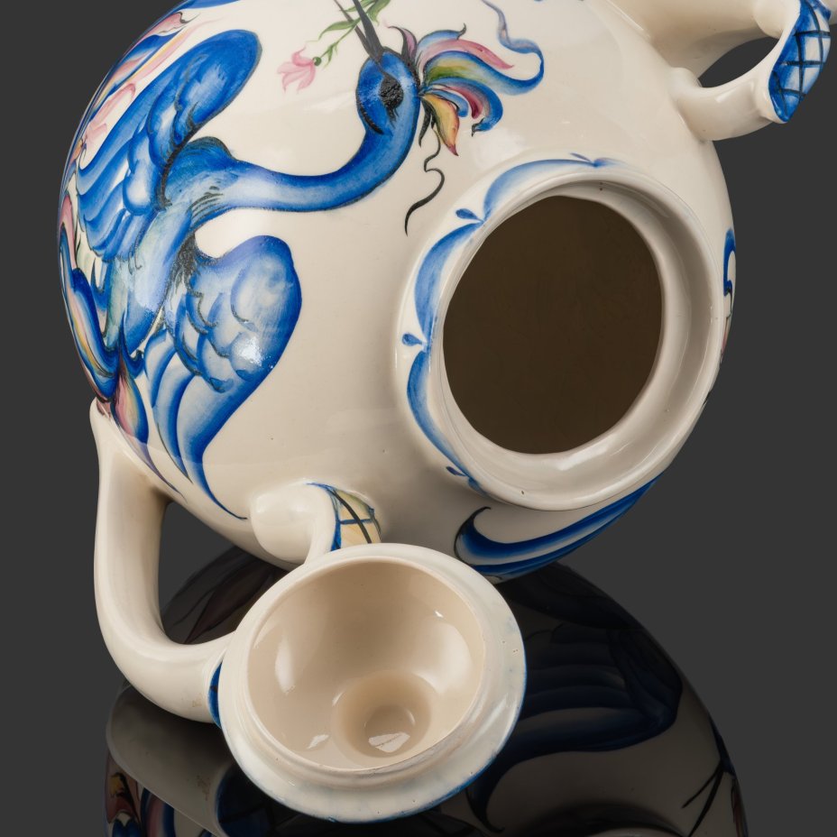 Чайник декоративный с изображением фантастических птиц, автор росписи Е. Лихневская