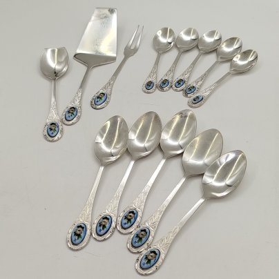 Набор приборов на 5 персон (чайные ложки, кофейные ложки, десертные ложка и вилка, лопатка для торта), металл, СССР, 1980-1990 гг.