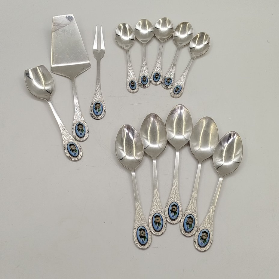 Набор приборов на 5 персон (чайные ложки, кофейные ложки, десертные ложка и вилка, лопатка для торта)