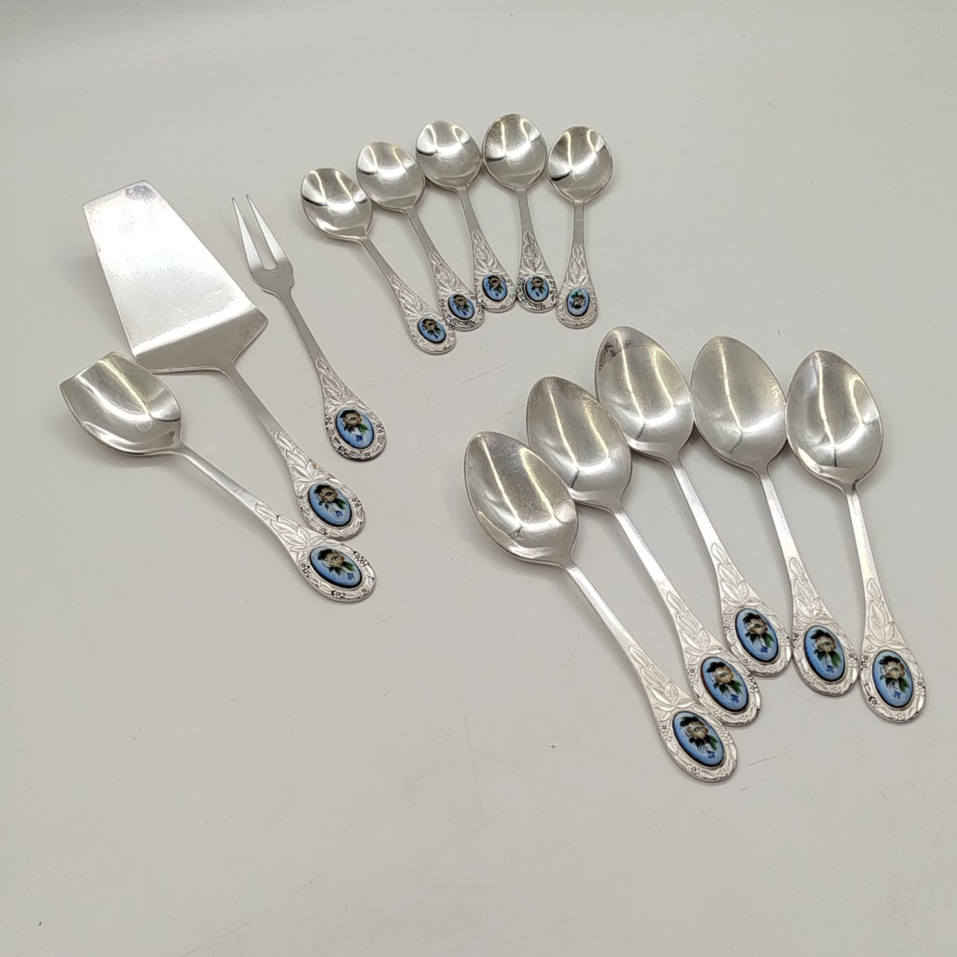 Набор приборов на 5 персон (чайные ложки, кофейные ложки, десертные ложка и вилка, лопатка для торта), металл, СССР, 1980-1990 гг.