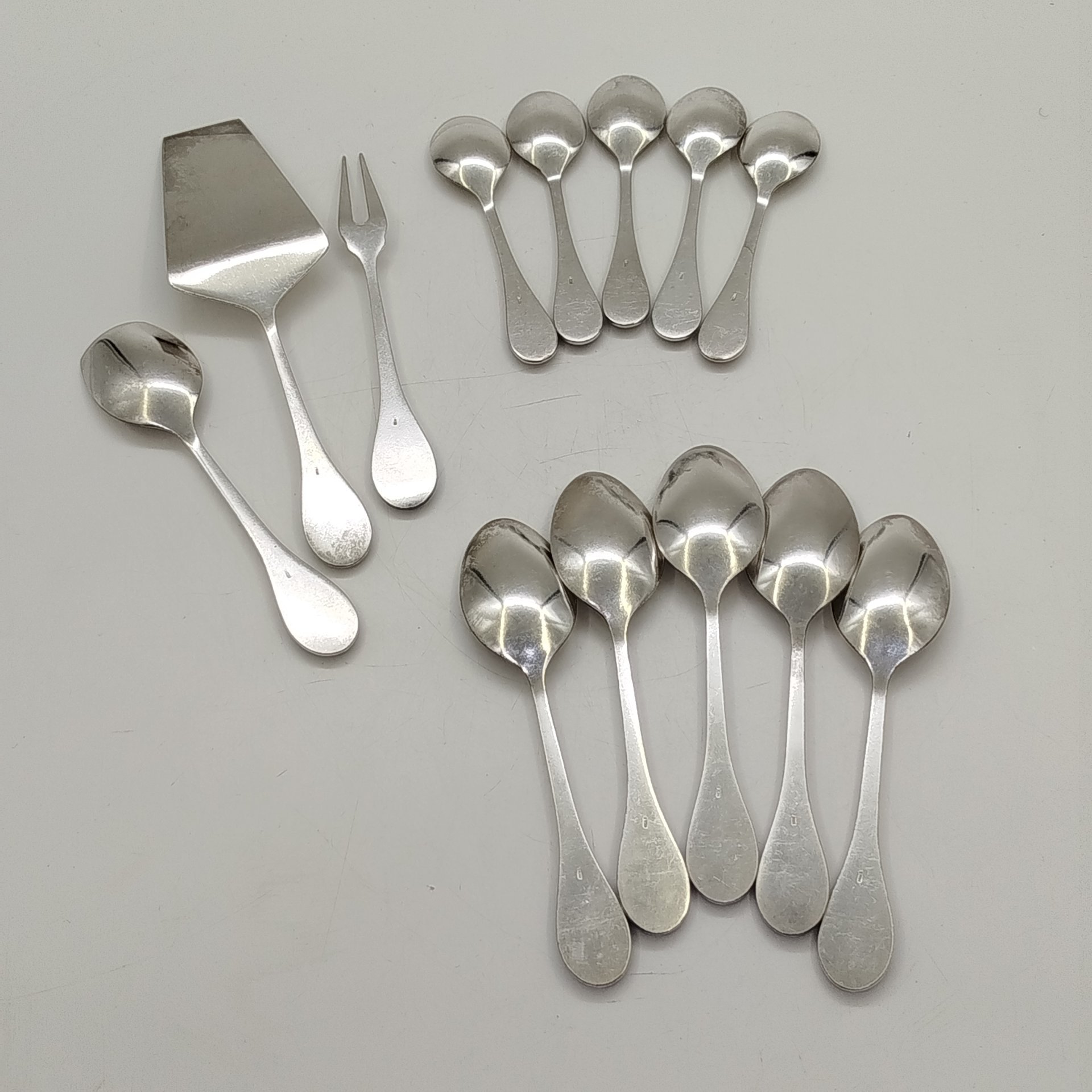 Набор приборов на 5 персон (чайные ложки, кофейные ложки, десертные ложка и вилка, лопатка для торта), металл, СССР, 1980-1990 гг.