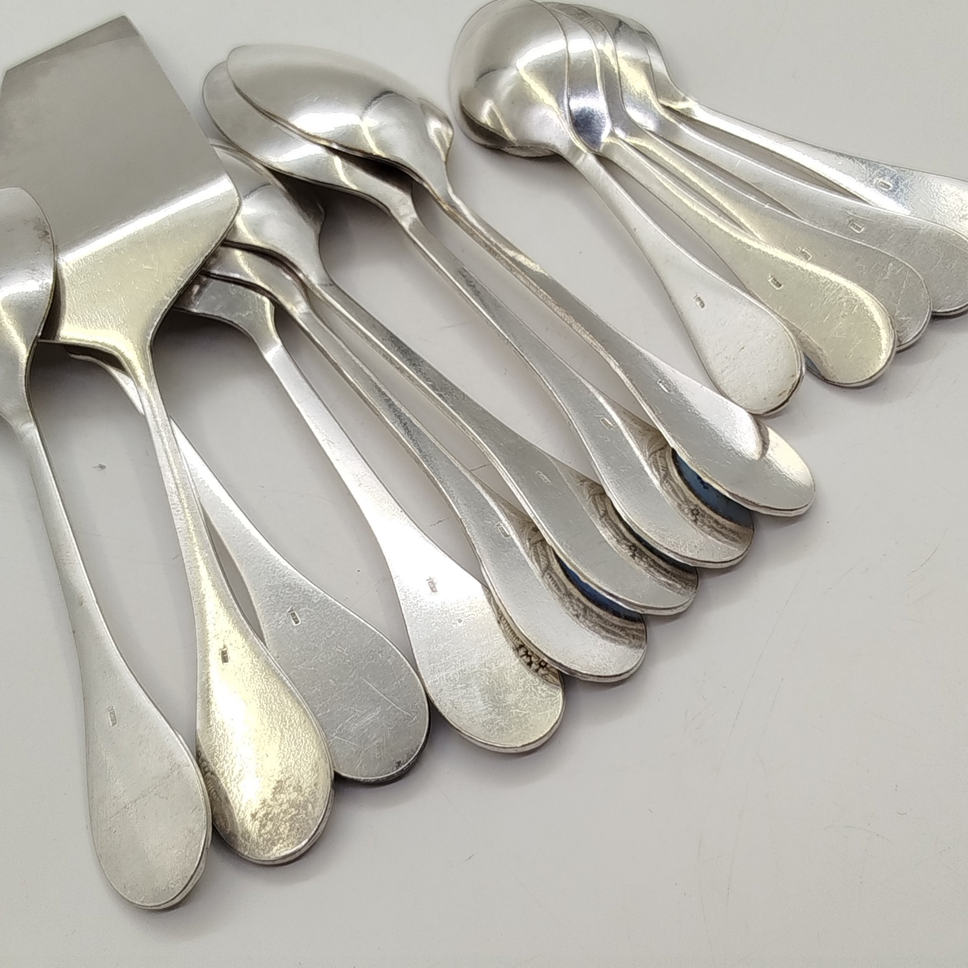 Набор приборов на 5 персон (чайные ложки, кофейные ложки, десертные ложка и вилка, лопатка для торта), металл, СССР, 1980-1990 гг.