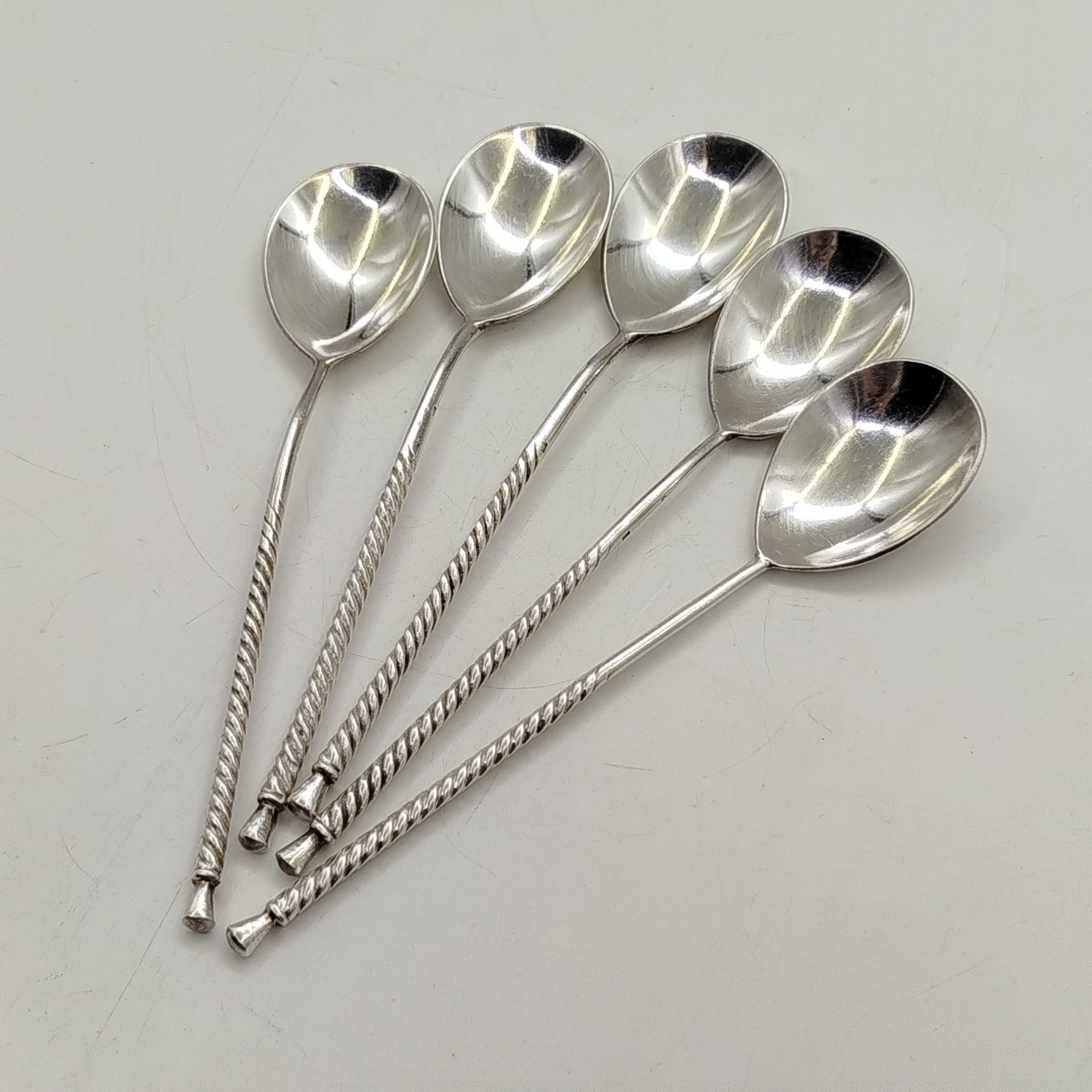 Набор из пяти кофейных ложек с витыми ручками, мельхиор (медь-никель), Красносельский ювелирный завод, СССР, 1972 г.