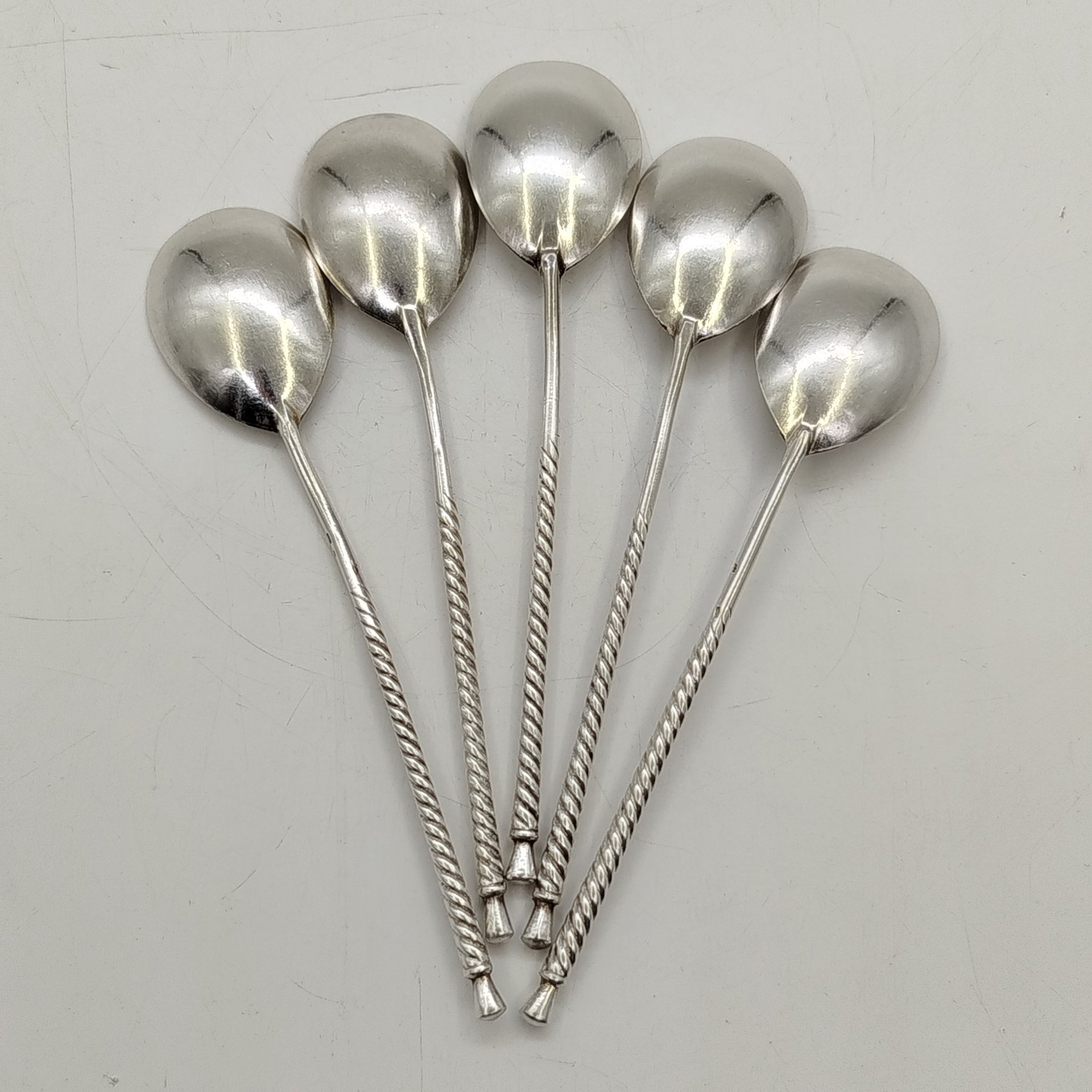 Набор из пяти кофейных ложек с витыми ручками, мельхиор (медь-никель), Красносельский ювелирный завод, СССР, 1972 г.