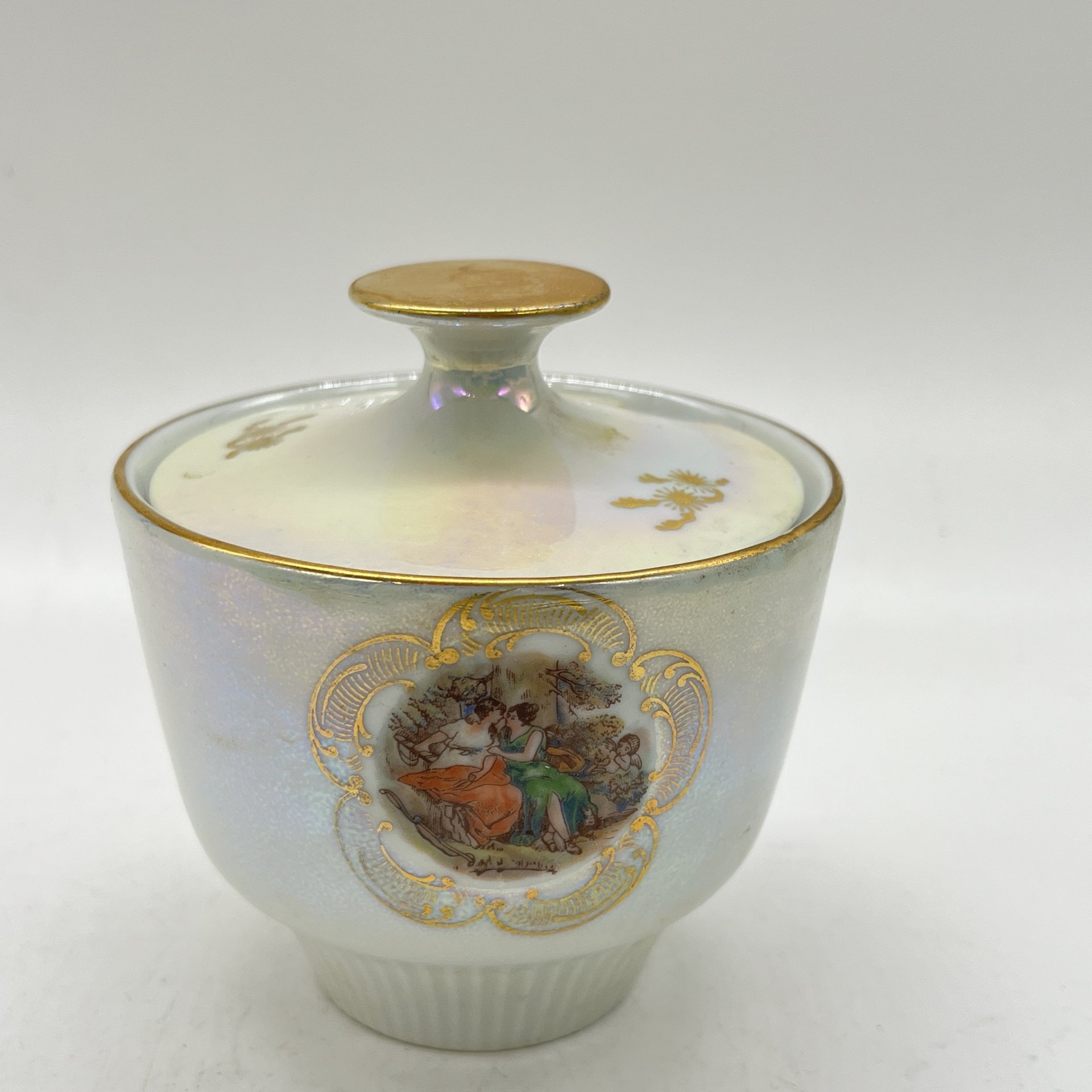 Сахарница (ёмкость для хранения) из сервиза "Мадонна", фарфор, люстр, золочение, деколь, Colditz (Кольдиц), ГДР, 1960-1980 гг.