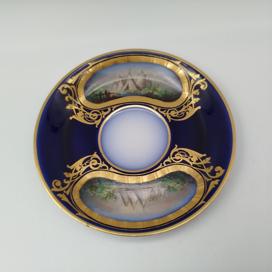 Пара кофейная с батальным сюжетом "Битва при Турине", (выполнена для дворца Тюильри "Chateau des Tuileries"), фарфор, крытье кобальтом, роспись, золочение, Севрская фарфоровая мануфактура (Sevres), Франция, 1844-1846 гг.