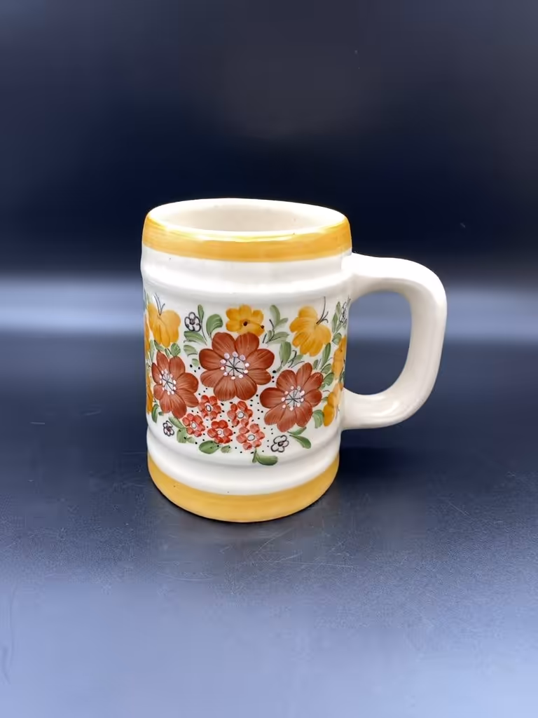 Пивная кружка с цветочным декором