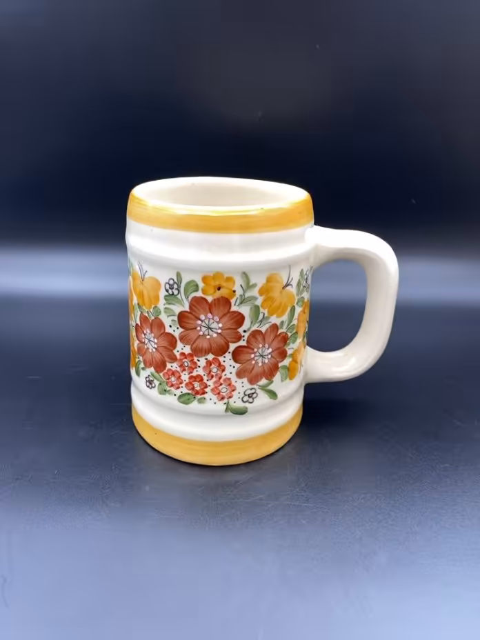 Пивная кружка с цветочным декором