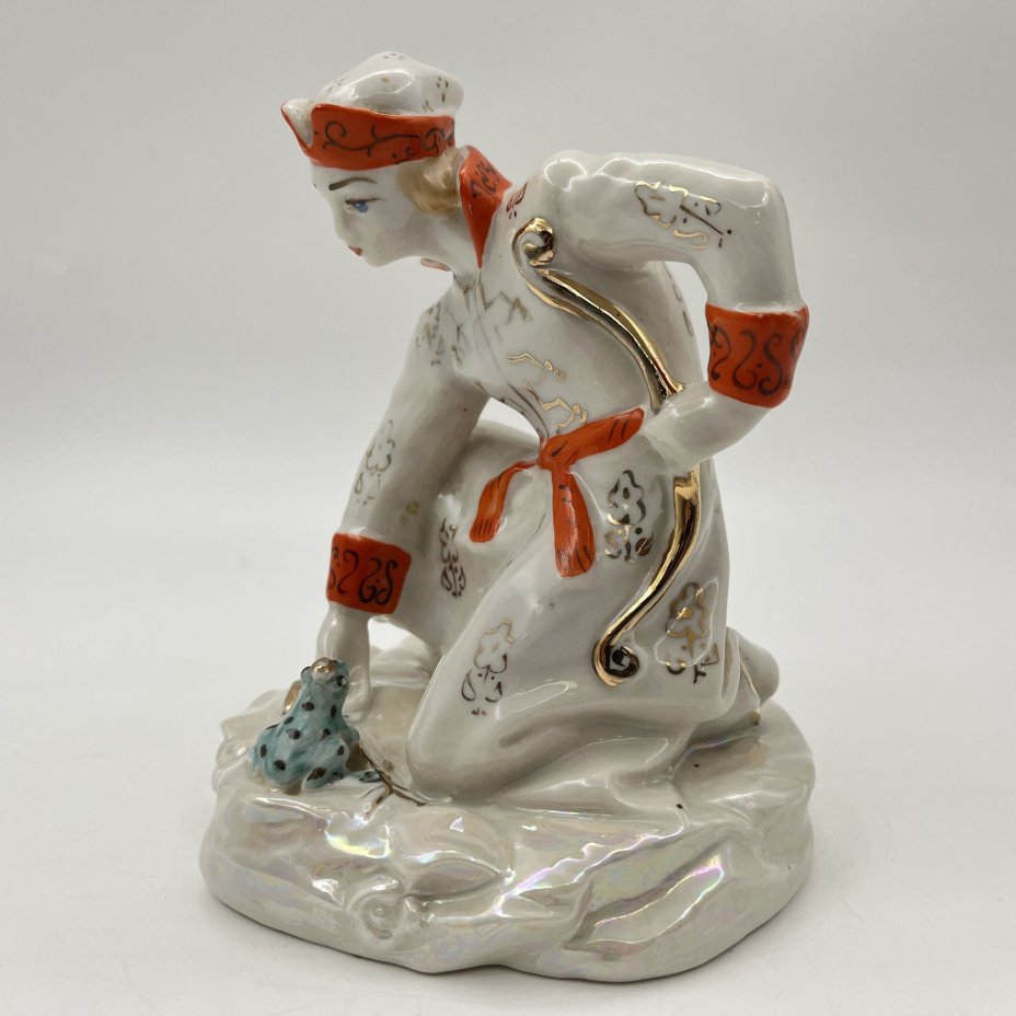 Статуэтка "Иван-царевич с царевной-лягушкой", скульптор А.А. Киселев