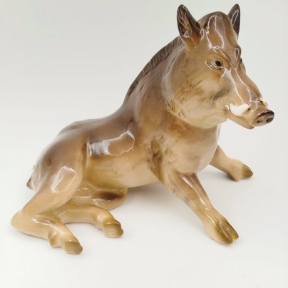 Статуэтка "Вепрь" ("Кабан"), скульптор М.Ю. Никольская, фарфор, роспись, аэрография, Ленинградский фарфоровый завод (ЛФЗ), Российская Федерация, 1991-2005 гг.