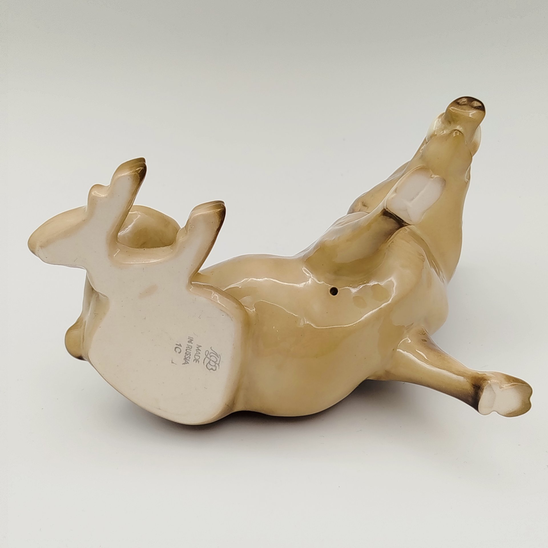 Статуэтка "Вепрь" ("Кабан"), скульптор М.Ю. Никольская, фарфор, роспись, аэрография, Ленинградский фарфоровый завод (ЛФЗ), Российская Федерация, 1991-2005 гг.