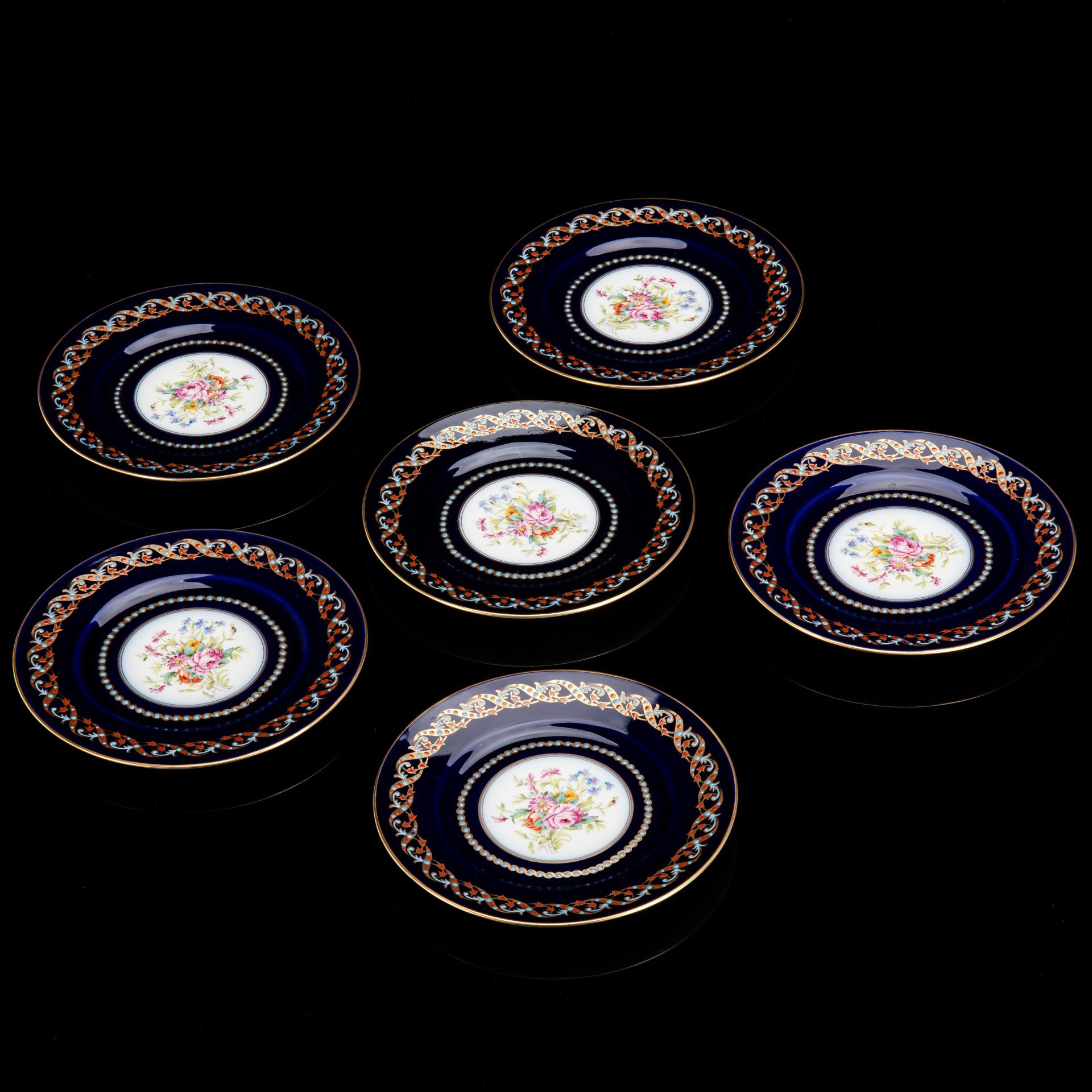 Набор десертных тарелок с цветочным декором на 6 персон, фарфор, роспись, эмали, крытье кобальтом, золочение, Bernardaud, Франция, 1900-1930 гг.