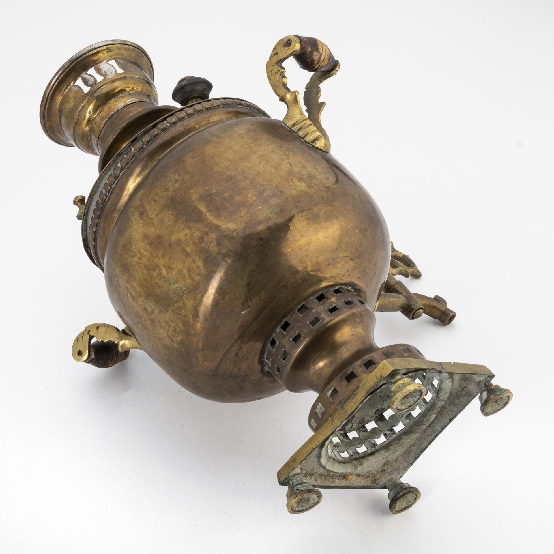 Самовар антикварный на подносе, латунь, дерево, Российская Империя, 1880-1915 гг.