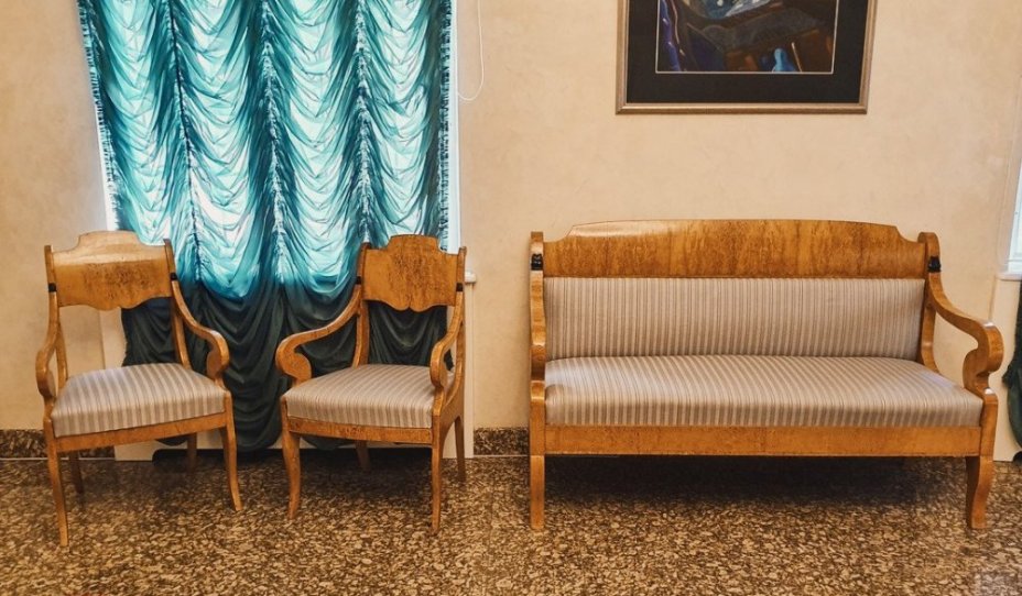 Гостиная,  диван, 2 стула, консоль-колонна, стол-консоль, 2 тумбы (7 предметов)