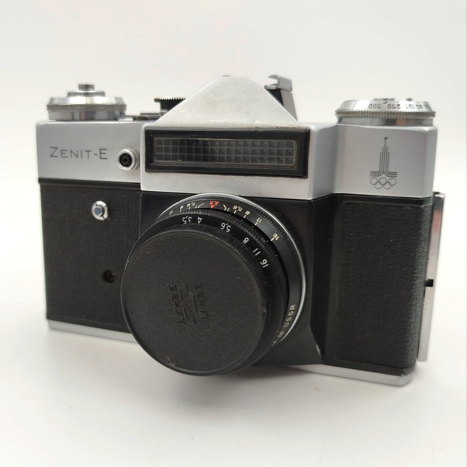 Фотоаппарат "Зенит-Е" с олимпийской символикой, объективом "Индустар 50-2", в кофре, Красногорский механический завод (КМЗ)