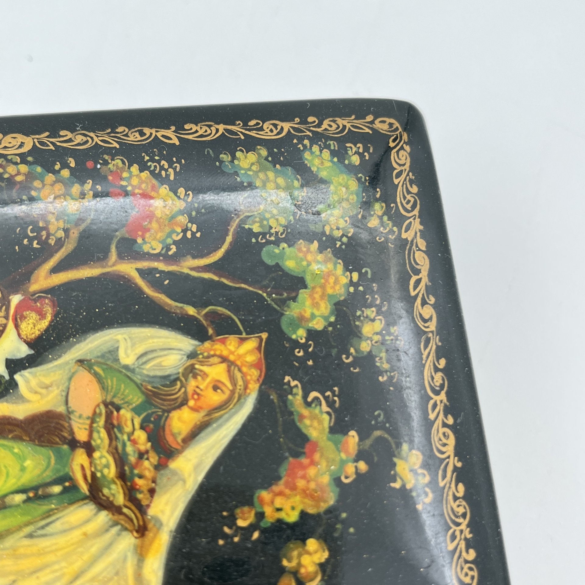 Шкатулка с лаковой миниатюрой "Хозяйка Медной горы", автор А. Петров, папье-маше, темпера, роспись, лак, Холуйская лаковая миниатюра, СССР, 1980-1990 гг.